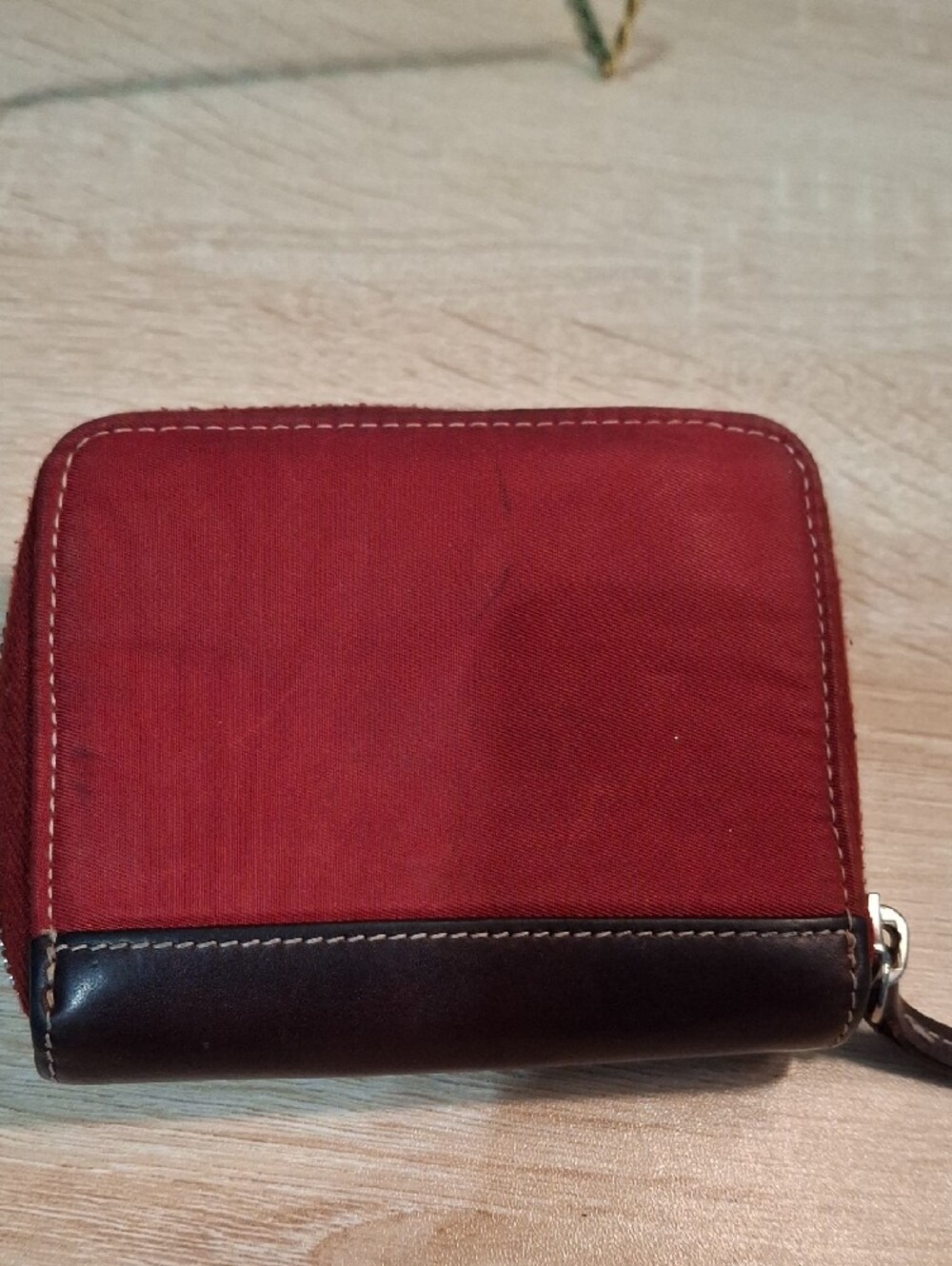 Dooney & Bourke Wayfarer Nylon Red Wallet with Brown Leather Trim Vintage - Picture 9 of 10